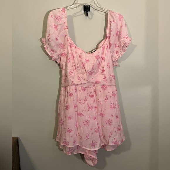 ARULA Pink Floral Puff-Sleeve Romper with Belt - Picture 4 of 9